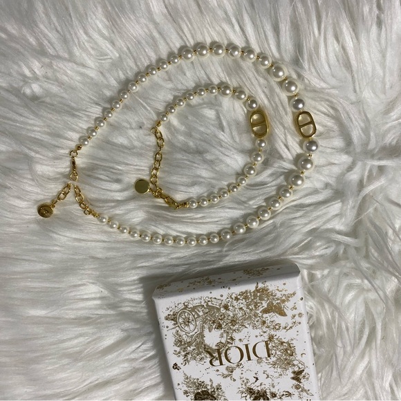 Dior Gold and Cream Pearl Necklace - Picture 2 of 8